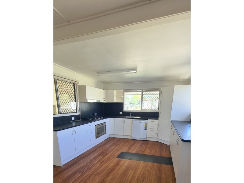 54 Elmer Street, Roma QLD 4455