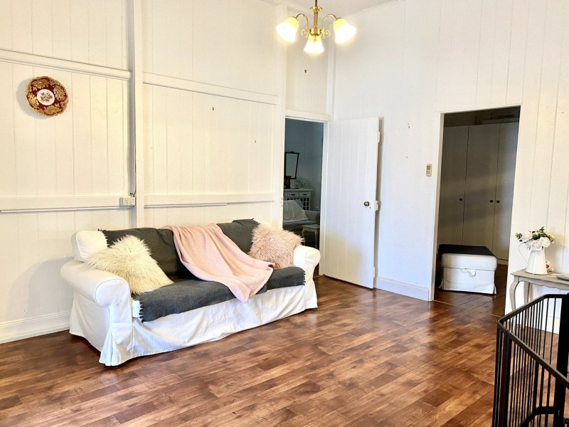 25 William Street, Roma QLD 4455