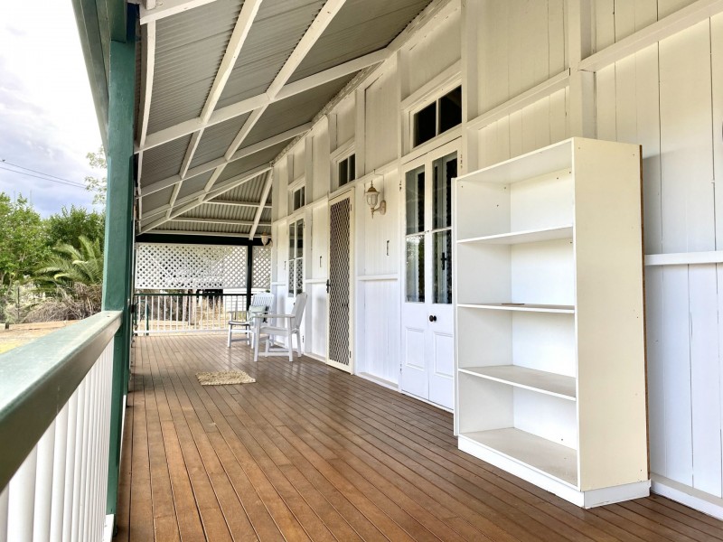 25 William Street, Roma QLD 4455