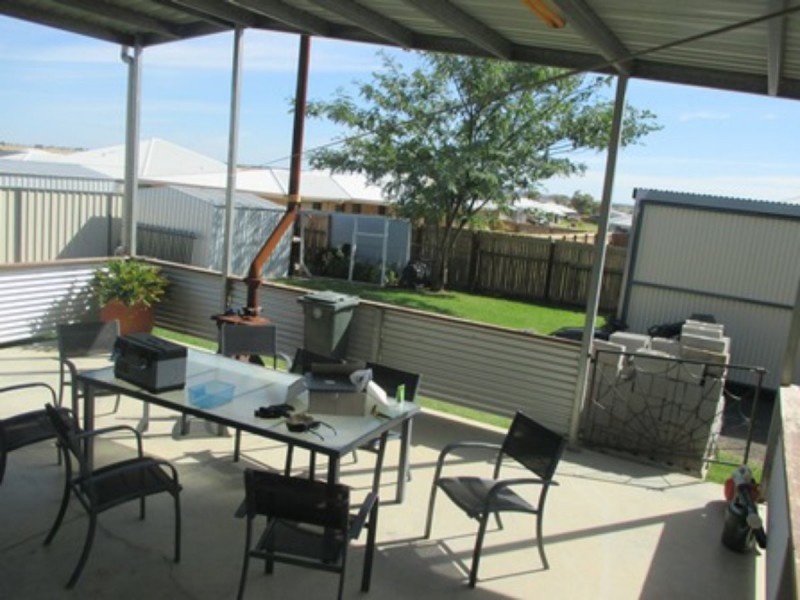 15 Robusta Drive, Roma QLD 4455