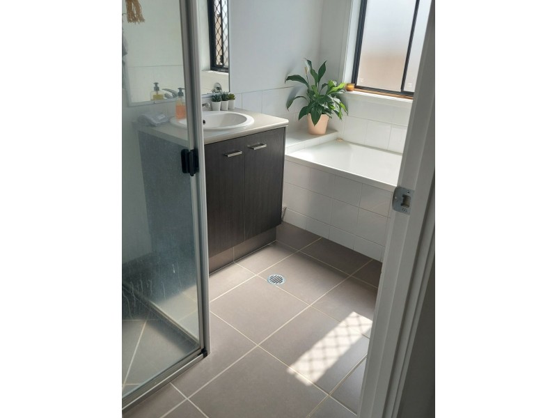 42 Howard Street, Roma QLD 4455