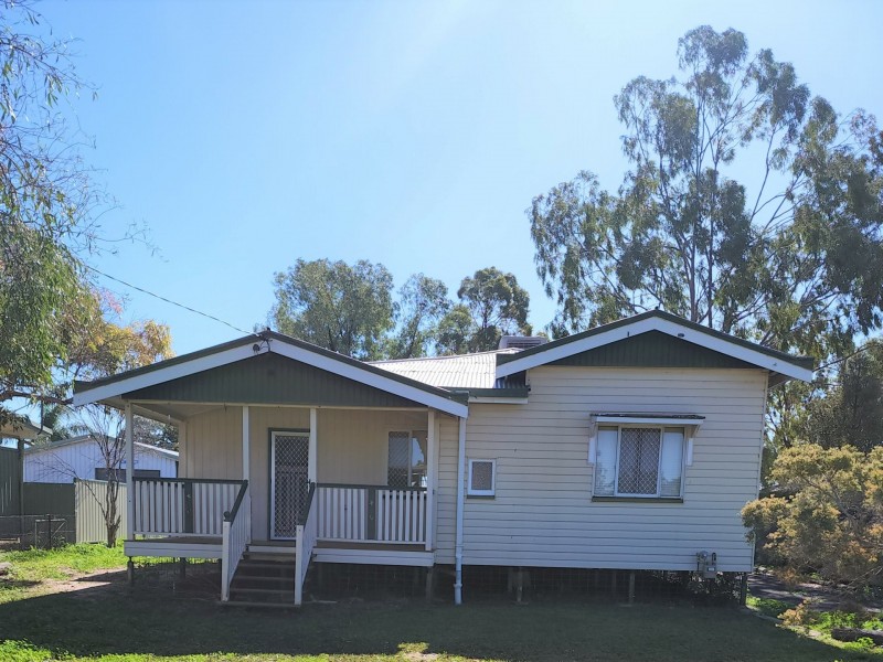 11 Derry Street, Roma QLD 4455