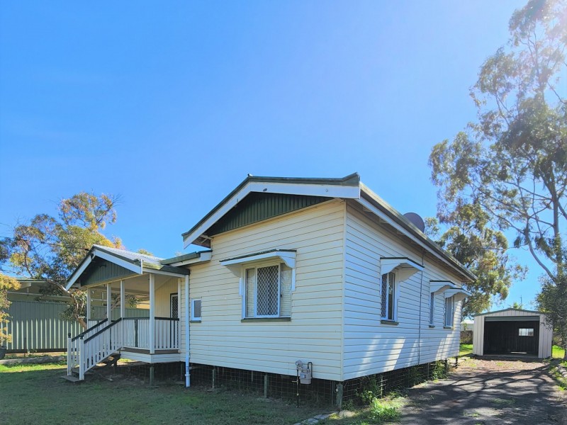 11 Derry Street, Roma QLD 4455