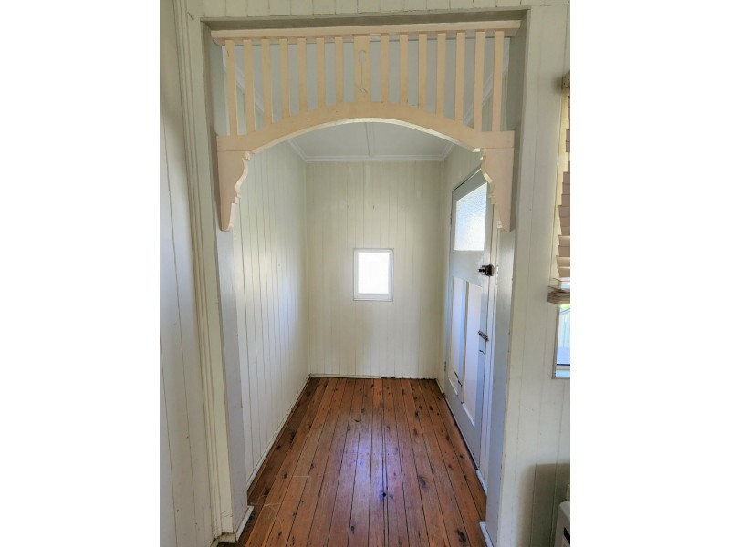 11 Derry Street, Roma QLD 4455