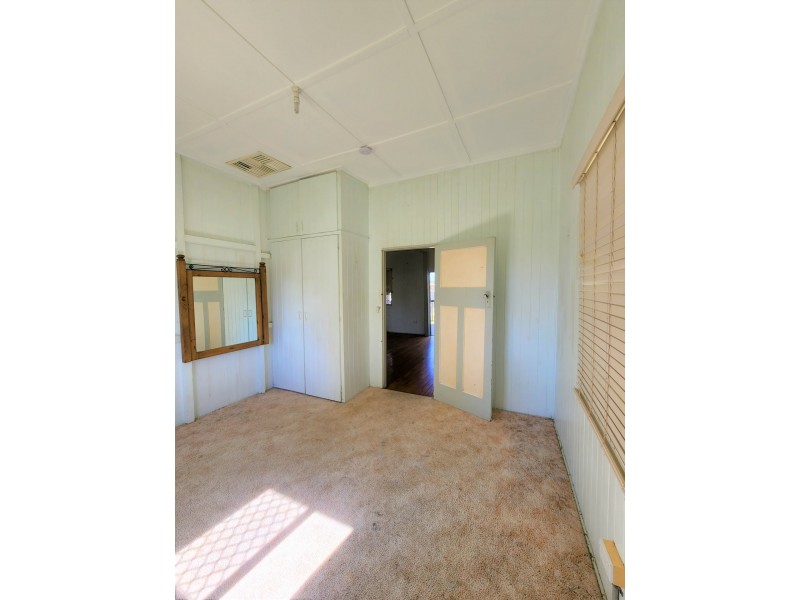 11 Derry Street, Roma QLD 4455