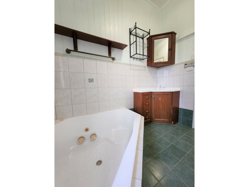 11 Derry Street, Roma QLD 4455