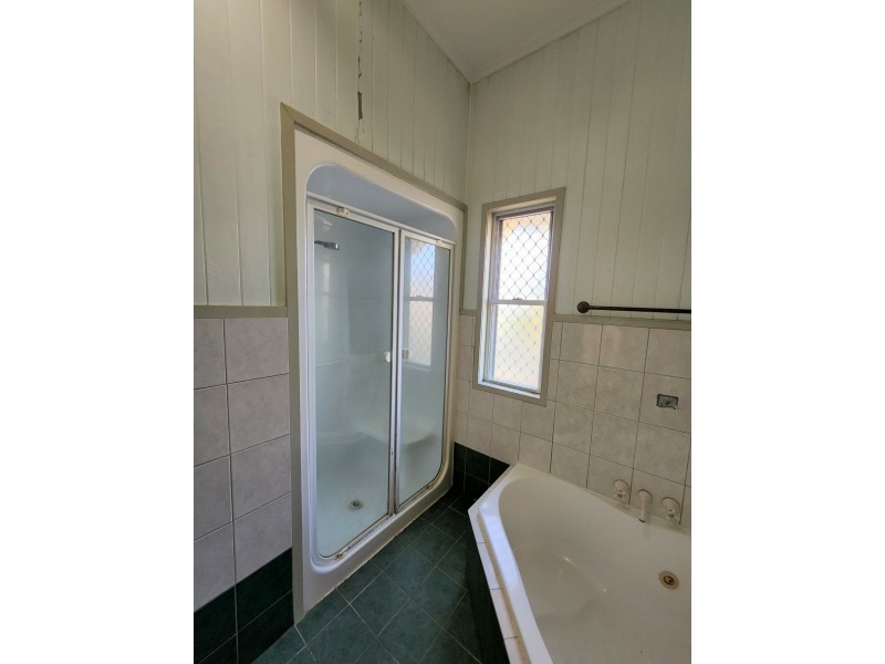 11 Derry Street, Roma QLD 4455