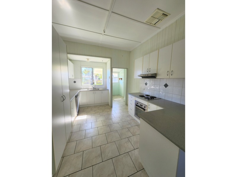 11 Derry Street, Roma QLD 4455