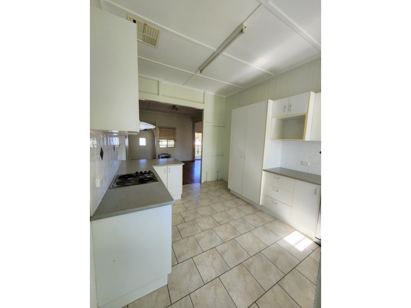 11 Derry Street, Roma QLD 4455