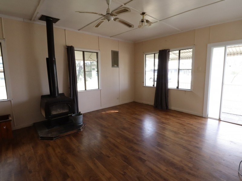 32 Hoffman Street, Roma QLD 4455