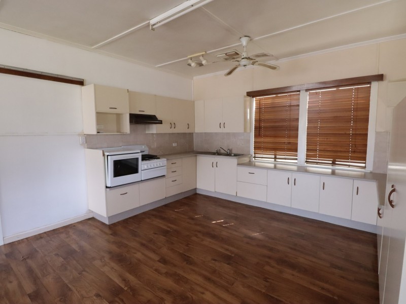 32 Hoffman Street, Roma QLD 4455