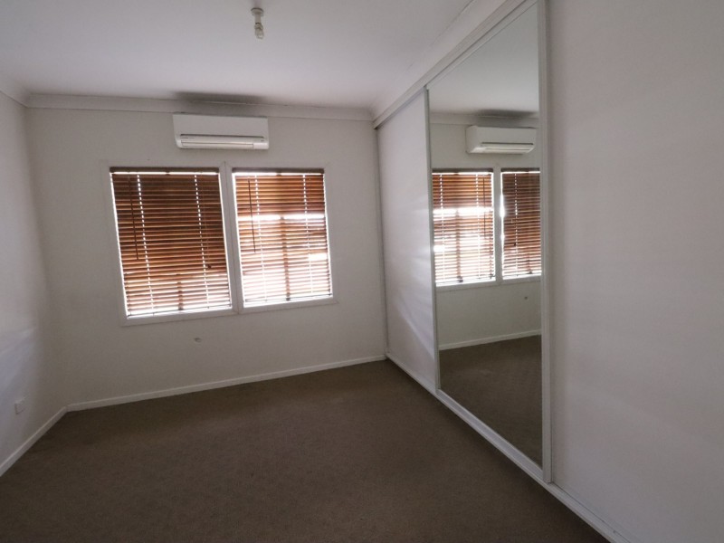 32 Hoffman Street, Roma QLD 4455