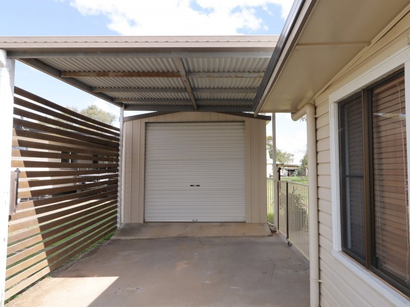 32 Hoffman Street, Roma QLD 4455