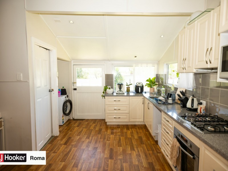 7 Queen Street, Roma QLD 4455