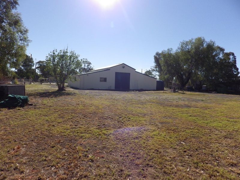 6 Chambers Street, Amby QLD 4462