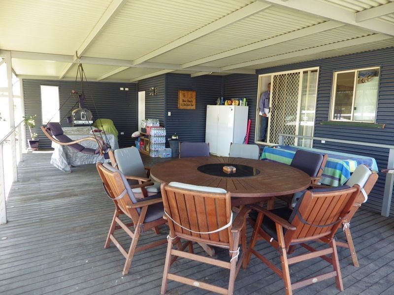 6 Chambers Street, Amby QLD 4462