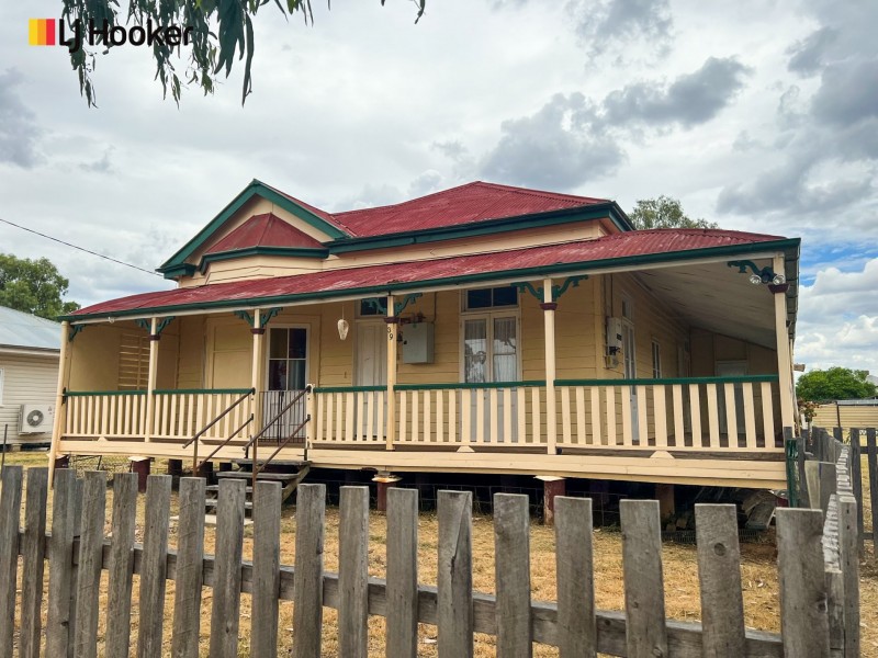 39 Raglan Street, Roma QLD 4455