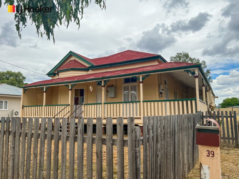 39 Raglan Street, Roma QLD 4455