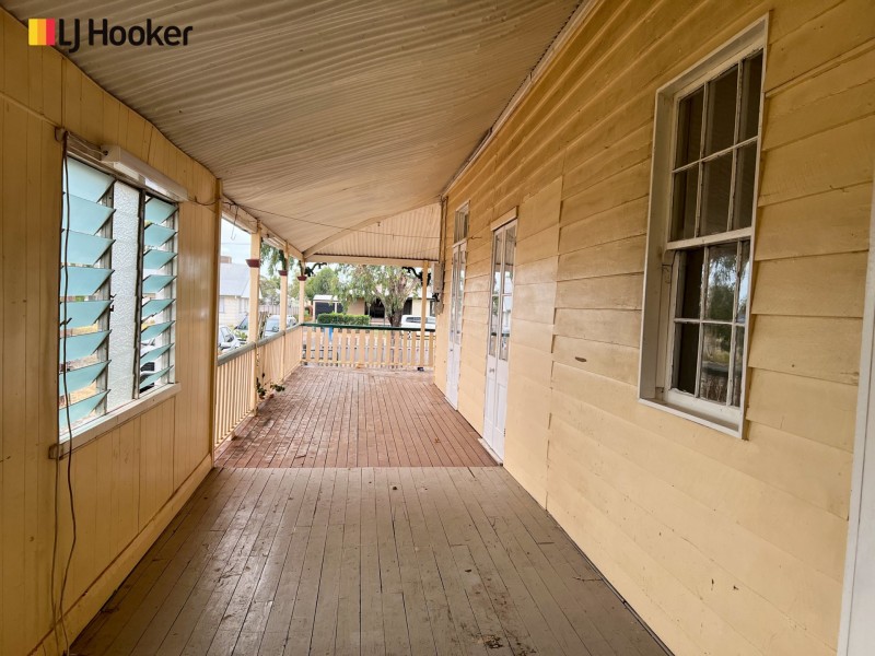 39 Raglan Street, Roma QLD 4455