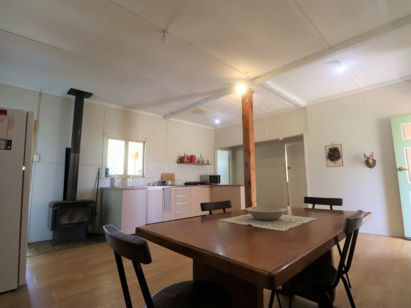 34 Ronald Street, Injune QLD 4454