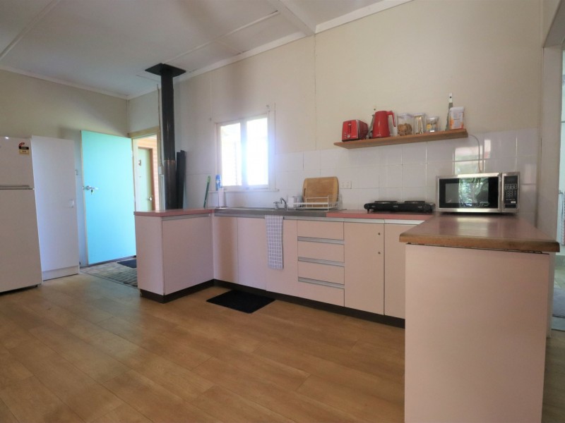 34 Ronald Street, Injune QLD 4454