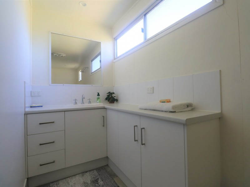 34 Ronald Street, Injune QLD 4454