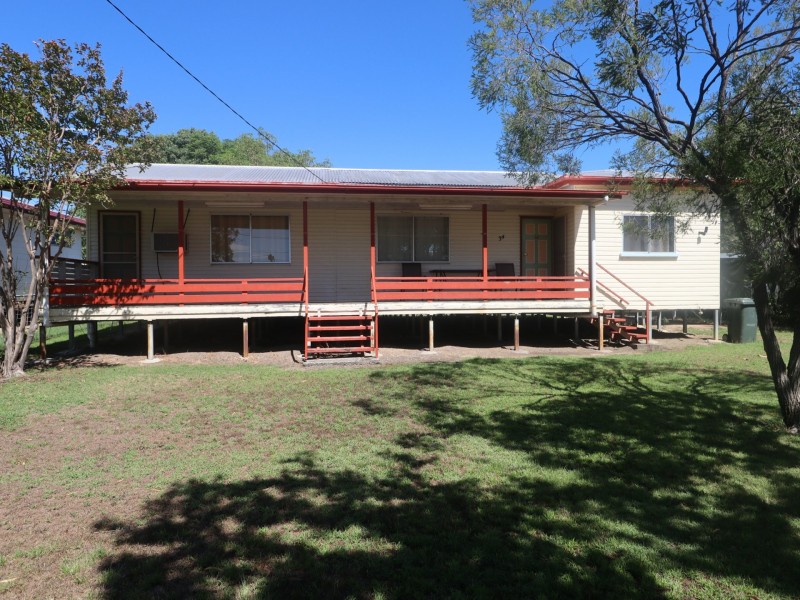 34 Ronald Street, Injune QLD 4454
