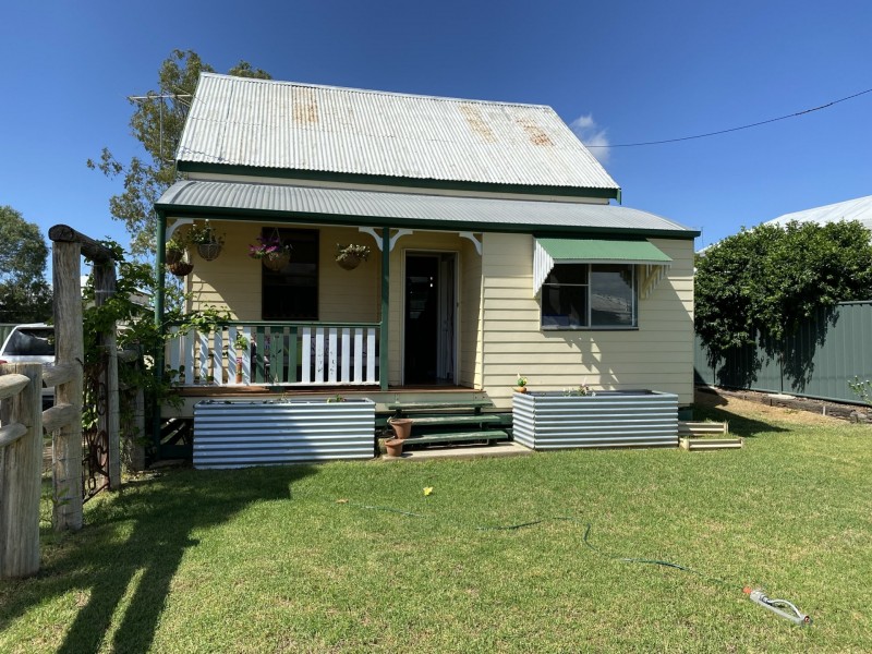 16 Hoffman Street, Roma QLD 4455