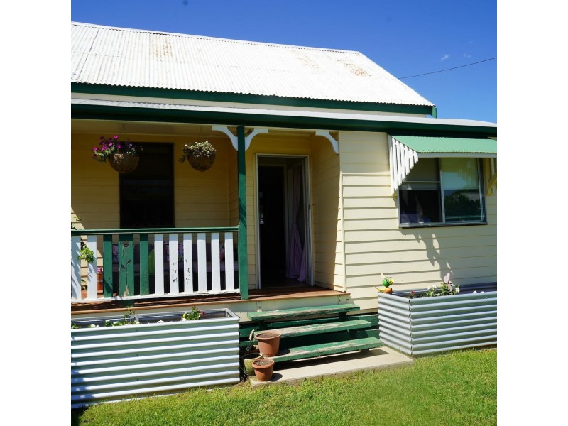 16 Hoffman Street, Roma QLD 4455