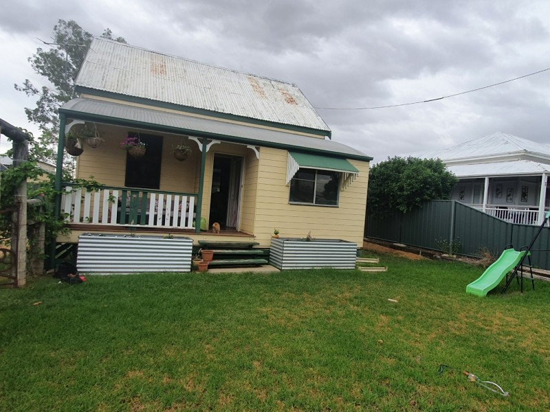 16 Hoffman Street, Roma QLD 4455