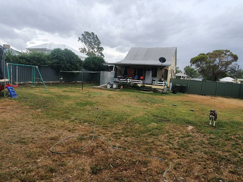 16 Hoffman Street, Roma QLD 4455