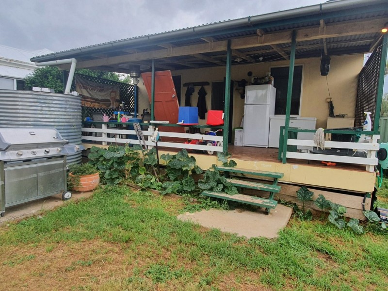 16 Hoffman Street, Roma QLD 4455