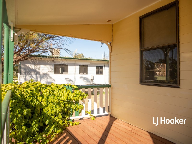 16 Hoffman Street, Roma QLD 4455