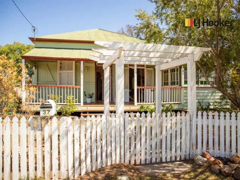37 William Street, Roma QLD 4455