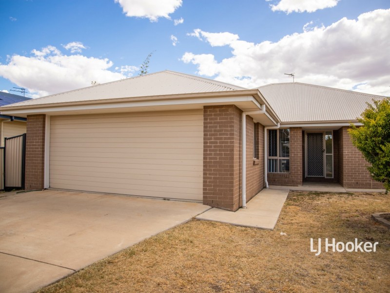 11 Lockyer Crescent, Roma QLD 4455