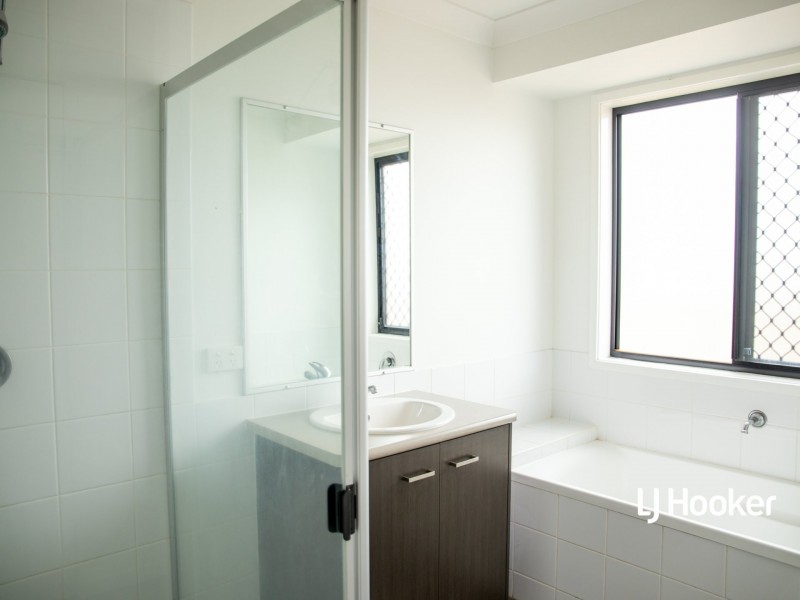 42 Howard Street, Roma QLD 4455