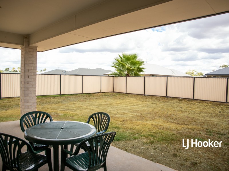 42 Howard Street, Roma QLD 4455