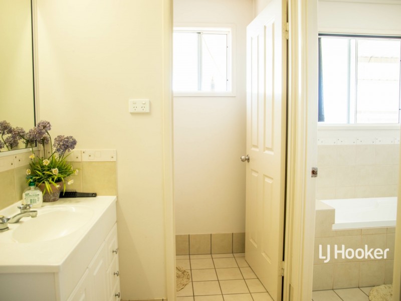 30 Hoffman Street, Roma QLD 4455