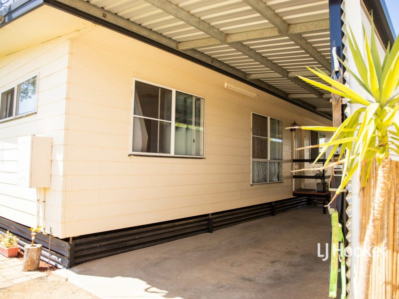 30 Hoffman Street, Roma QLD 4455