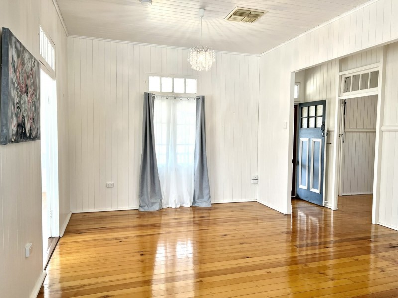 10 School Street, Amby QLD 4462