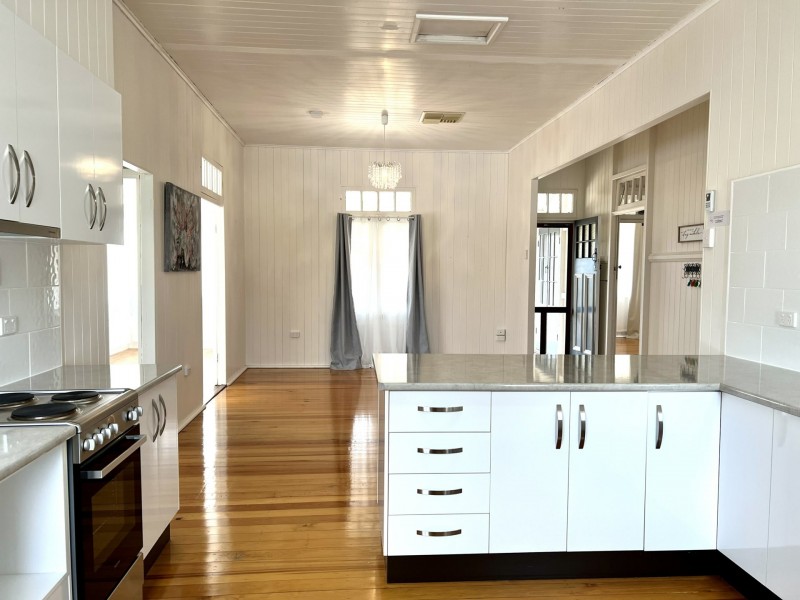 10 School Street, Amby QLD 4462