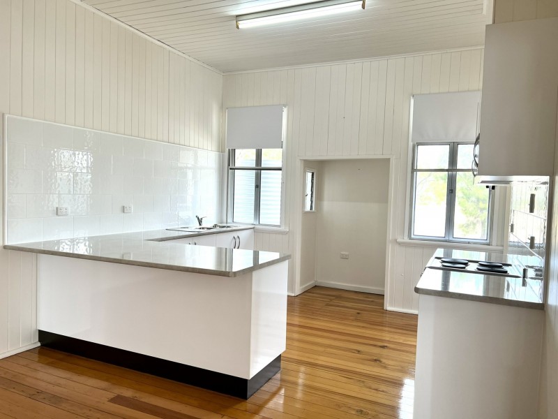 10 School Street, Amby QLD 4462