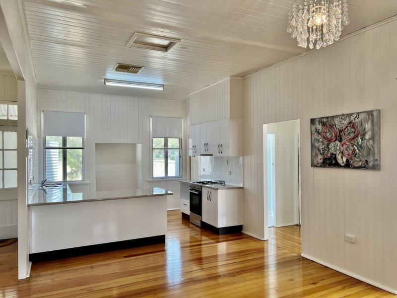 10 School Street, Amby QLD 4462