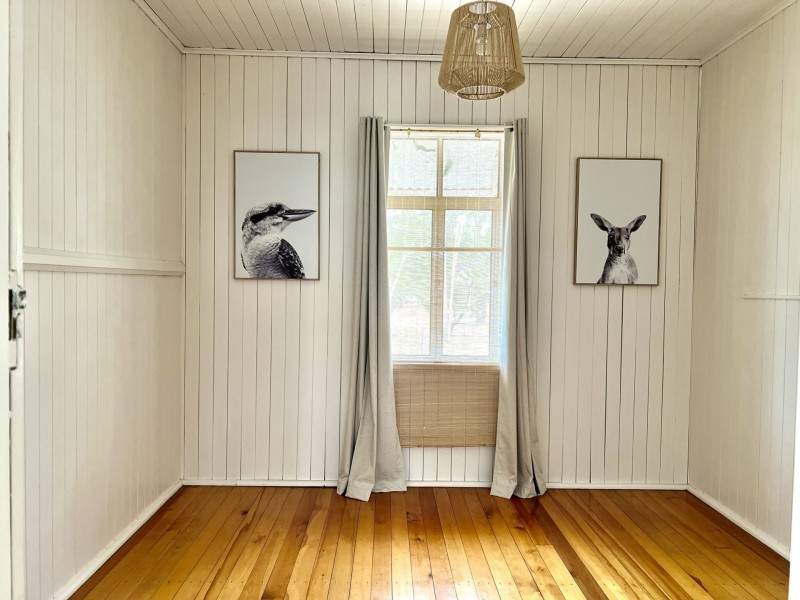 10 School Street, Amby QLD 4462