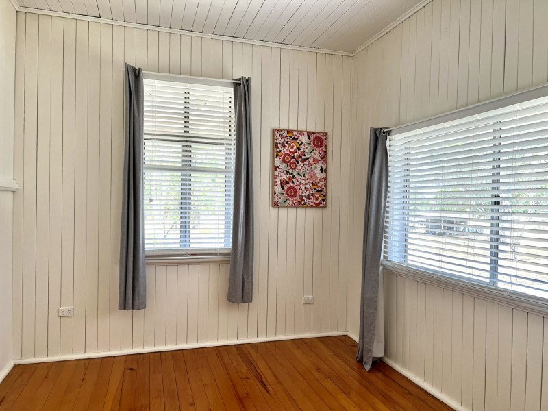 10 School Street, Amby QLD 4462