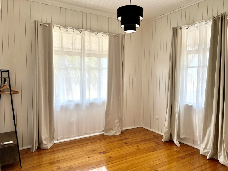 10 School Street, Amby QLD 4462