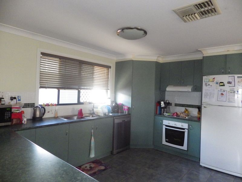30 Alex Parade, Roma QLD 4455