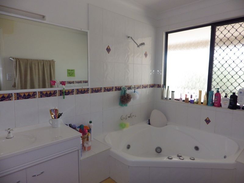 30 Alex Parade, Roma QLD 4455