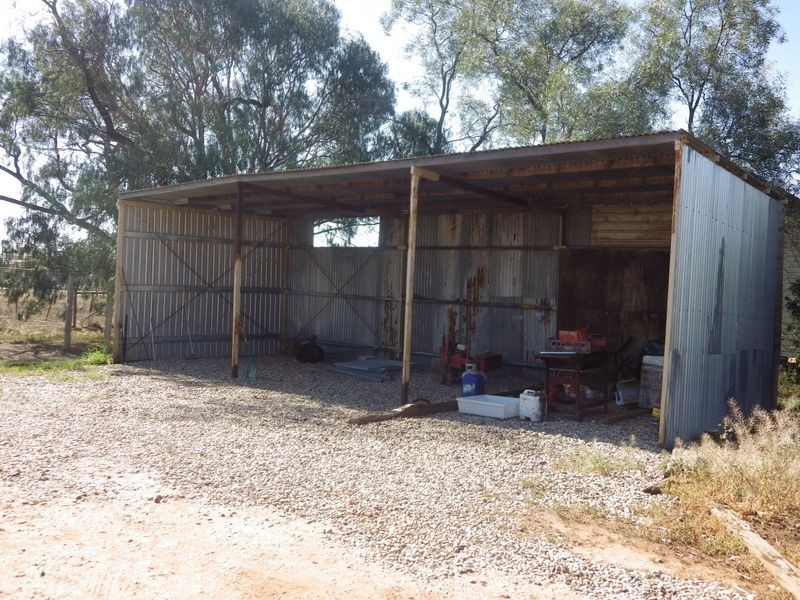 17 Creek Street, Yuleba QLD 4427