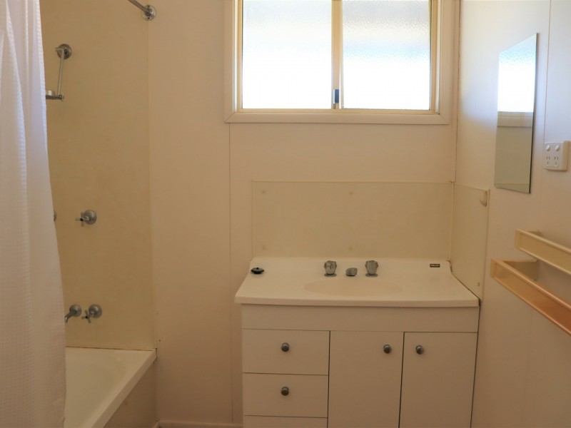 17 Alex Parade, Roma QLD 4455